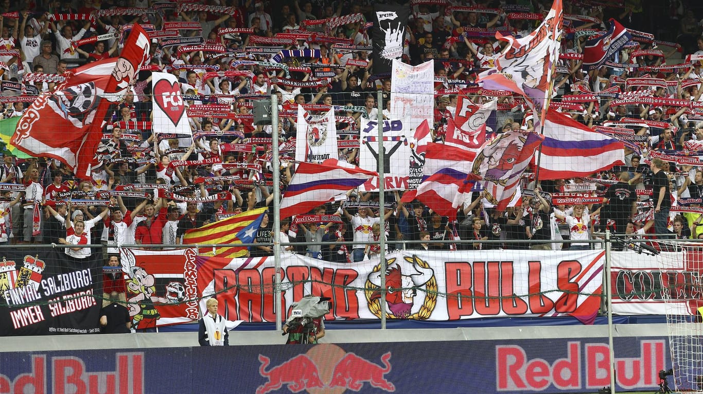 Die Fans von RB Salzburg wollen den Status "Ausbildungsverein" nicht akzeptieren.