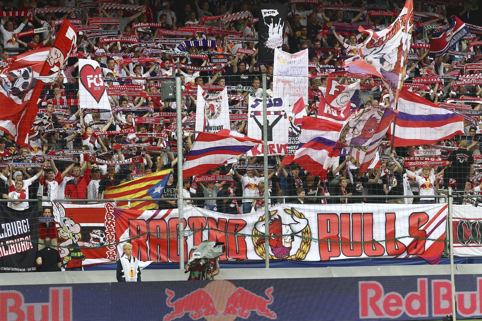 Die Fans von RB Salzburg wollen den Status "Ausbildungsverein" nicht akzeptieren.