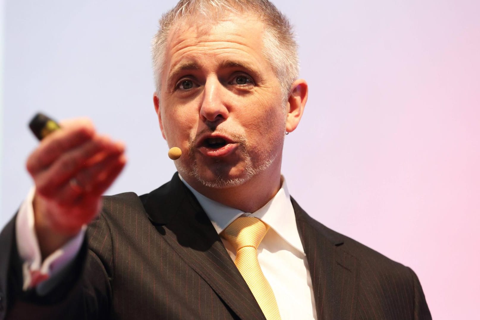 Auch der Fonds des prominenten Börsen-Experten Dirk Müller hinkt derzeit mit seiner Performance dem Markt hinterher. Auch der Fonds des prominenten Börsen-Experten Dirk Müller hinkt derzeit mit seiner Performance dem Markt hinterher.