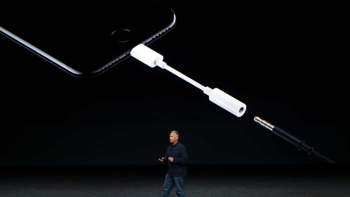 Das iPhone 7 hat einen Adapter für Kopfhörer.