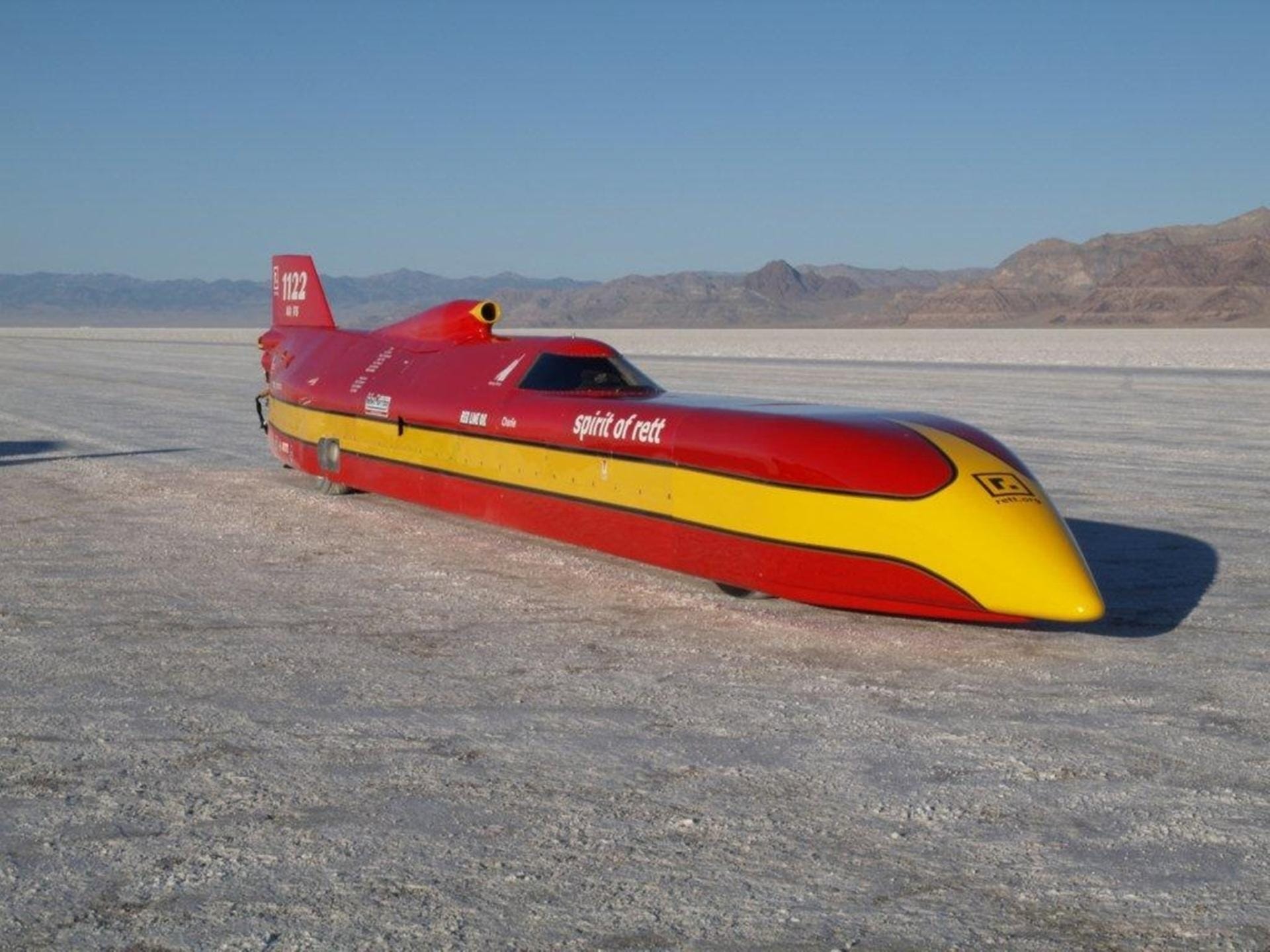 Schnellstes radangetriebenes Auto mit Verbrennungsmotor ohne Motoraufladung ist der Spirit of Rett Streamliner des Amerikaners Charles E. Nearburg (666,776 km/h).