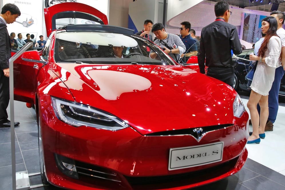 Ein Tesla Model S auf der Auto China 2016 in Beijing.