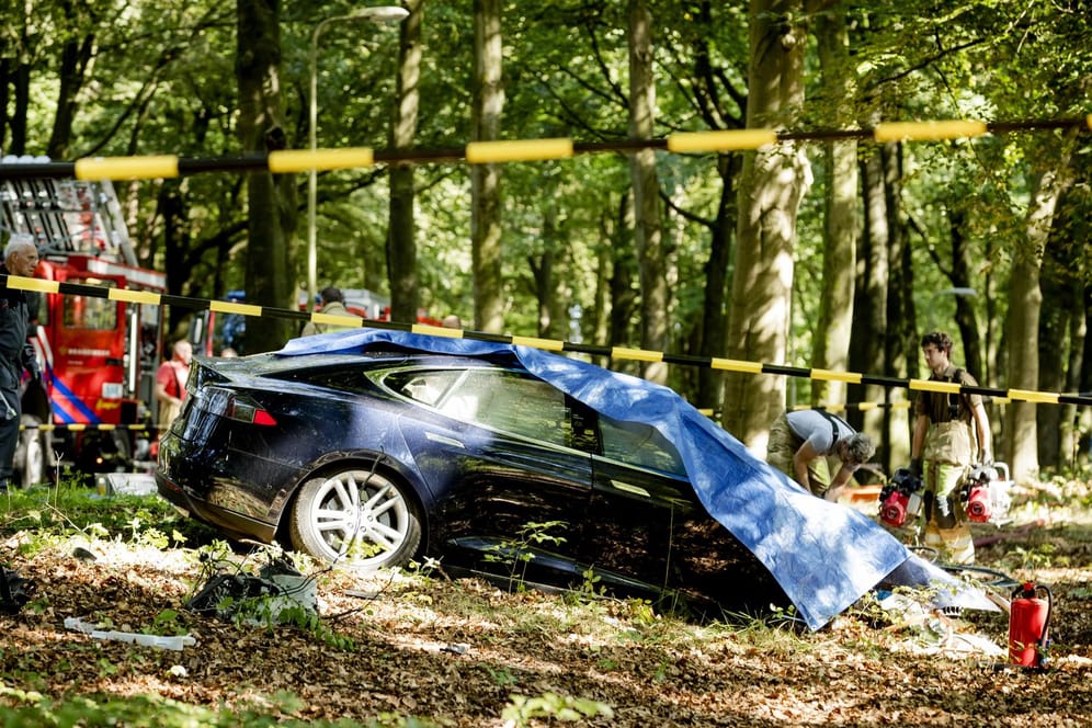 Tesla-Unfall in Baarn, Niederlande.