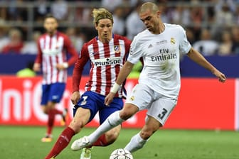 Sanktionierte Stadtrivalen: Reals Pepe (re.) im Duell mit Atleticos fernando Torres beim Champions-League-Finale 2016.