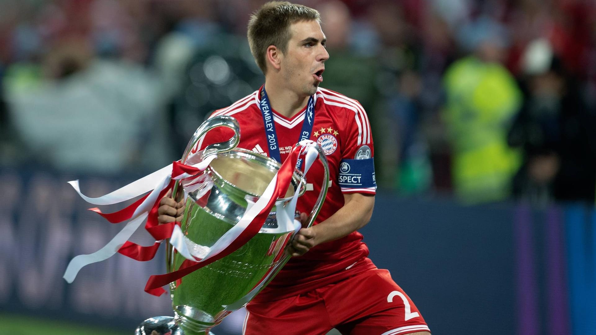 Soll kein einmaliger Moment bleiben: Philipp Lahm mit dem Champions-League-Pokal. Soll kein einmaliger Moment bleiben: Philipp Lahm mit dem Champions-League-Pokal.