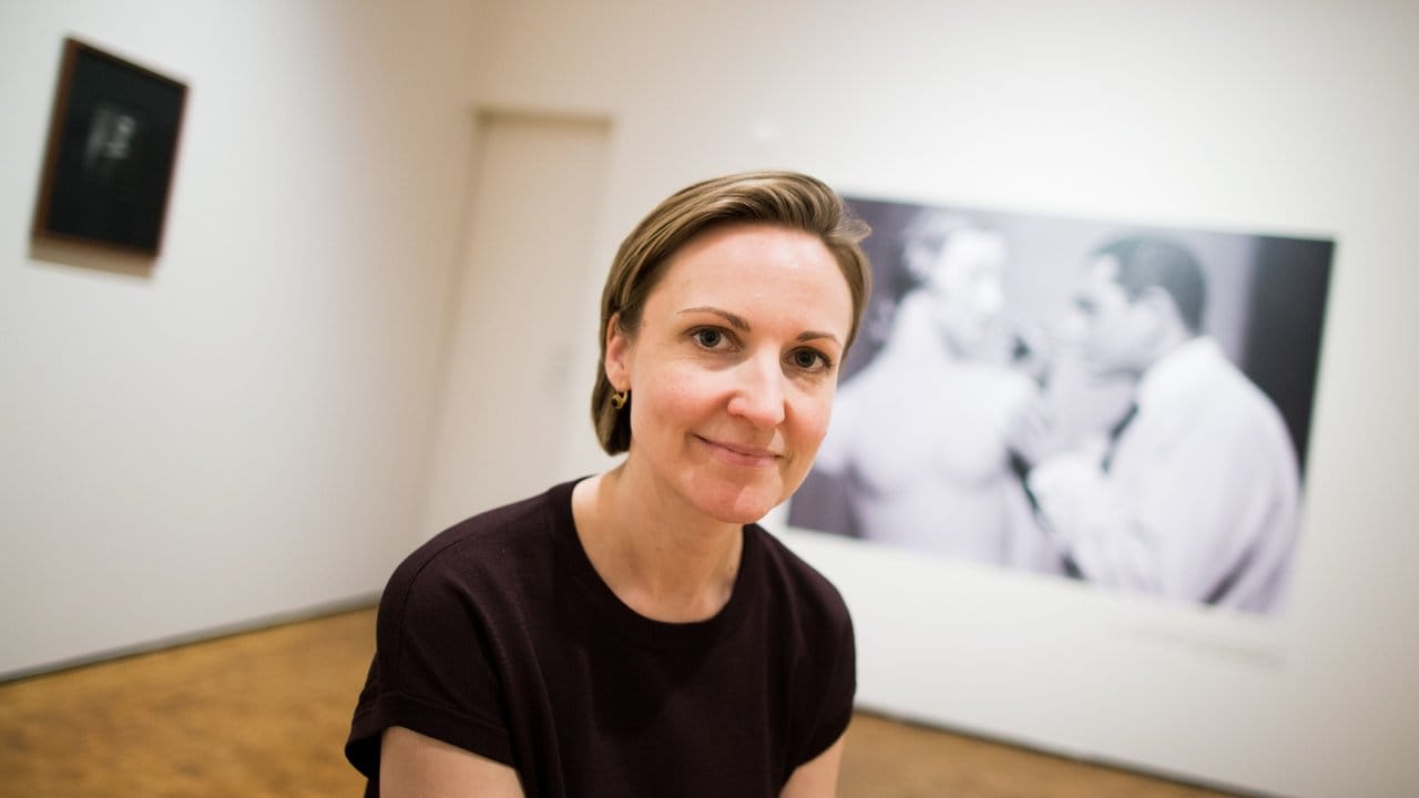Die Kuratorin der Ausstellung: Miriam Halwani.