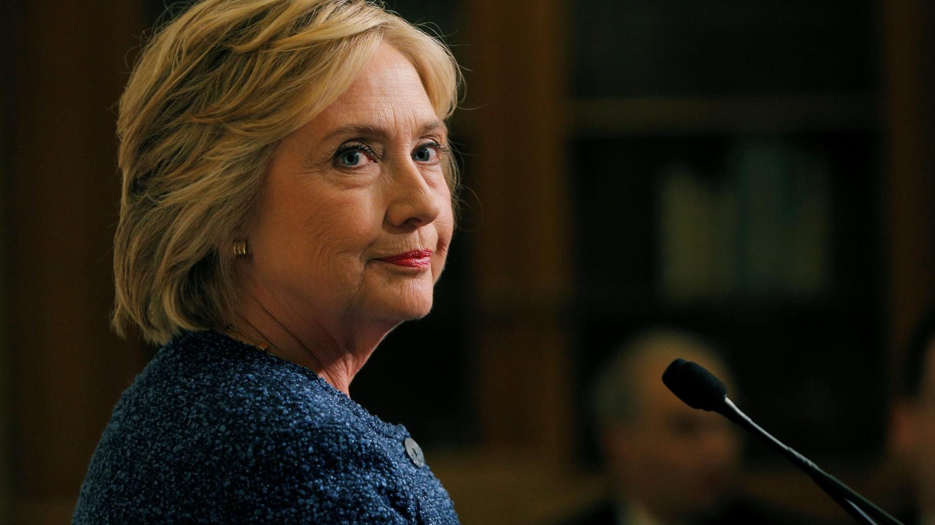US-Präsidentschaftskandidatin Hillary Clinton hat ihre Äußerung über "klägliche" Trump-Anhänger etwas abgeschwächt. US-Präsidentschaftskandidatin Hillary Clinton hat ihre Äußerung über "klägliche" Trump-Anhänger etwas abgeschwächt.