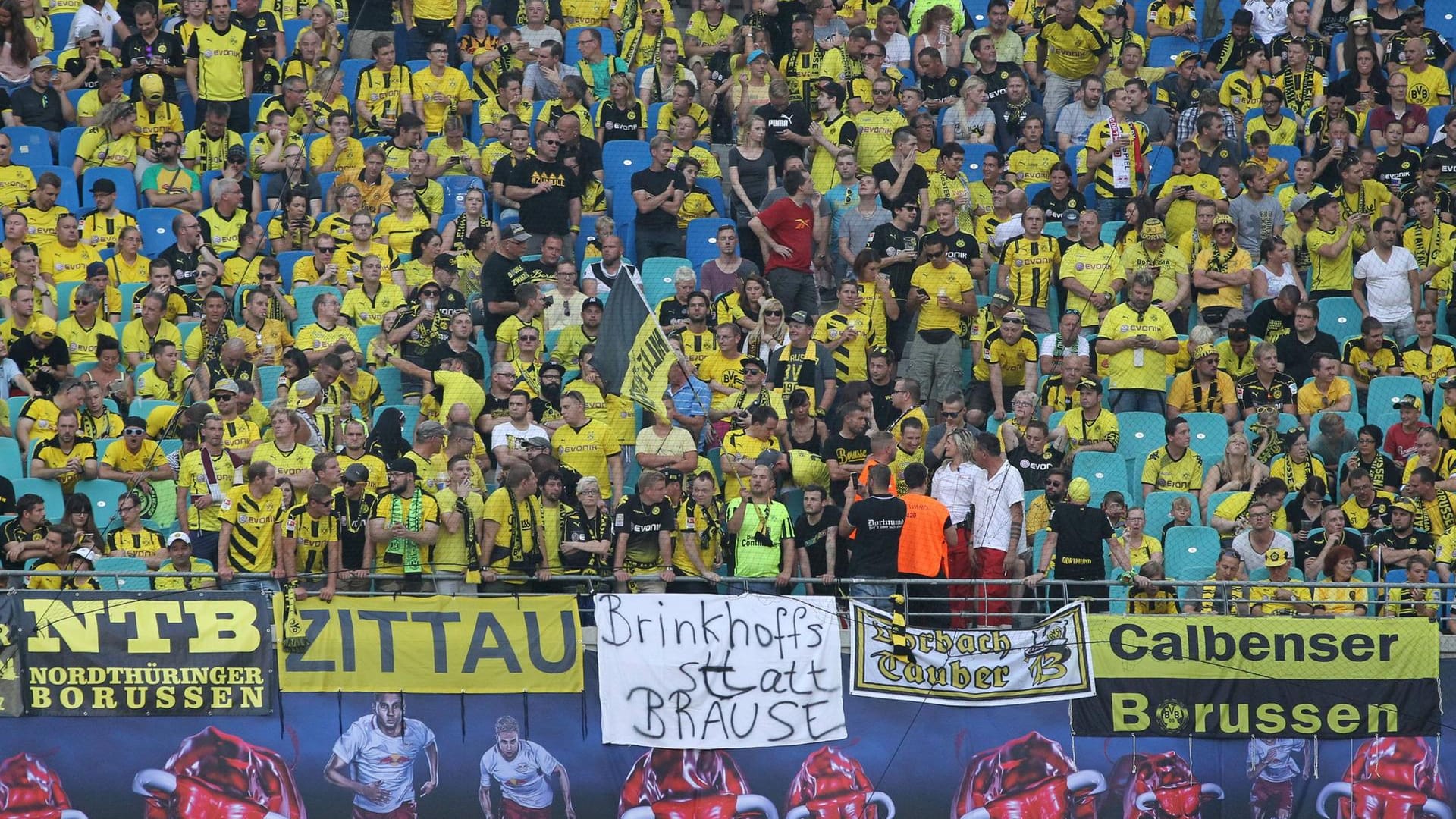Einige BVB-Fans erlebten in Leipzig einen kuriosen Nachmittag.