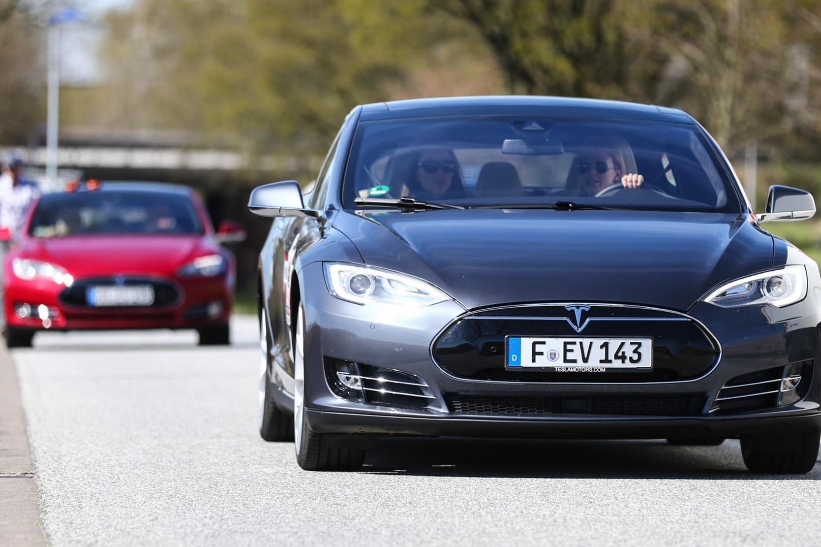 Tesla hat seinen Autopilot für mehr Sicherheit überarbeitet.