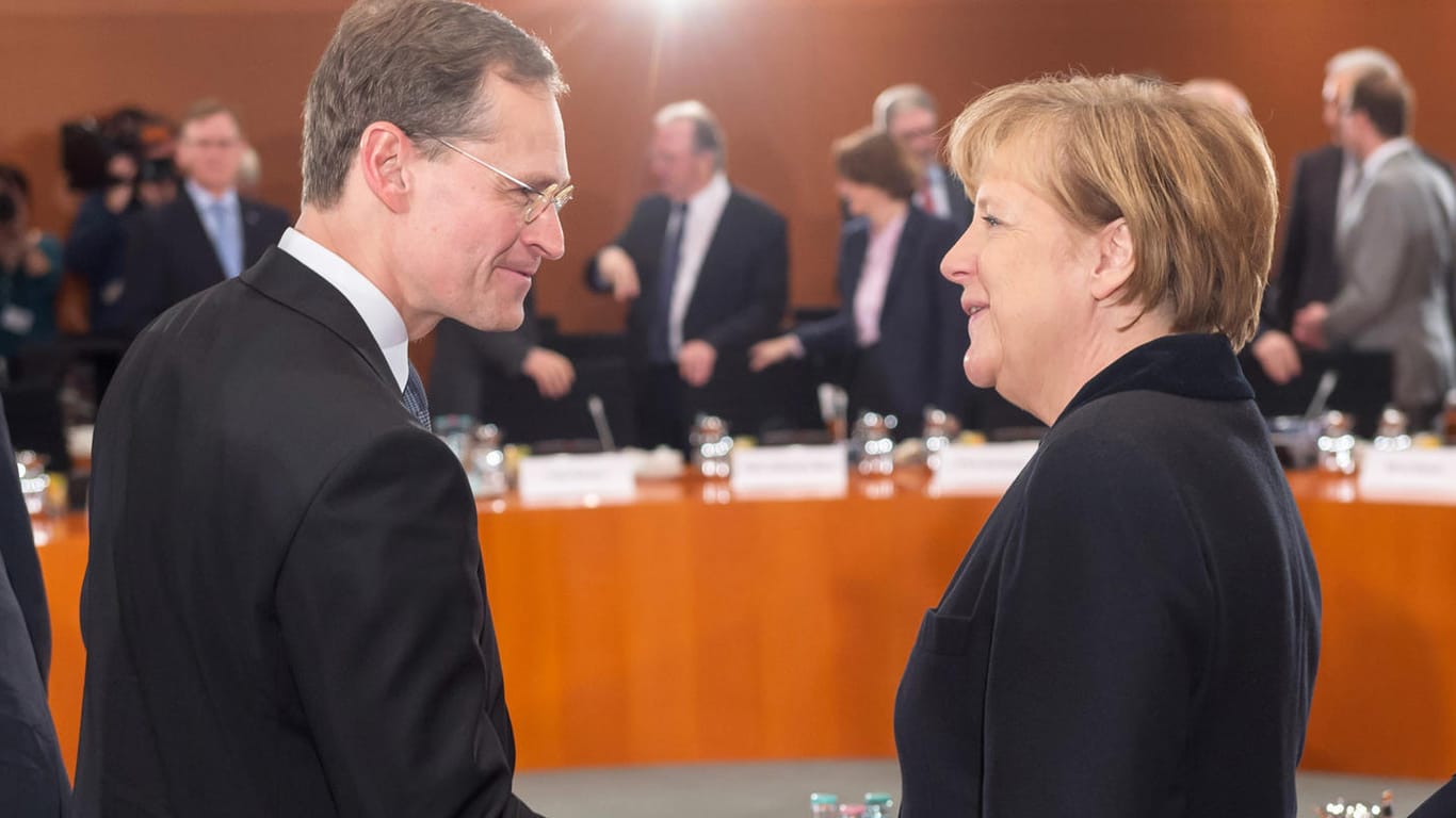 Michael Müller mit Angela Merkel bei einer Ministerpräsidentenkonferenz in Berlin.