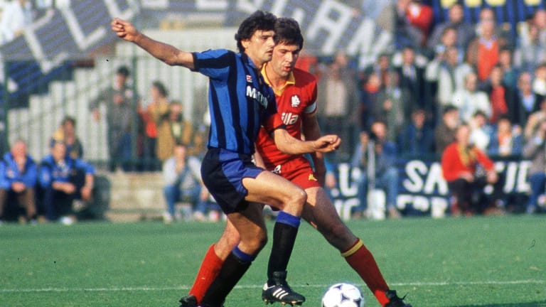 Carlo Ancelotti startet seine Karriere in der zweiten italienischen Liga beim AC Parma. Bei seiner nächsten Station, dem AS Rom in der Serie A, mausert er sich zum Leistungsträger und wird Spielführer.