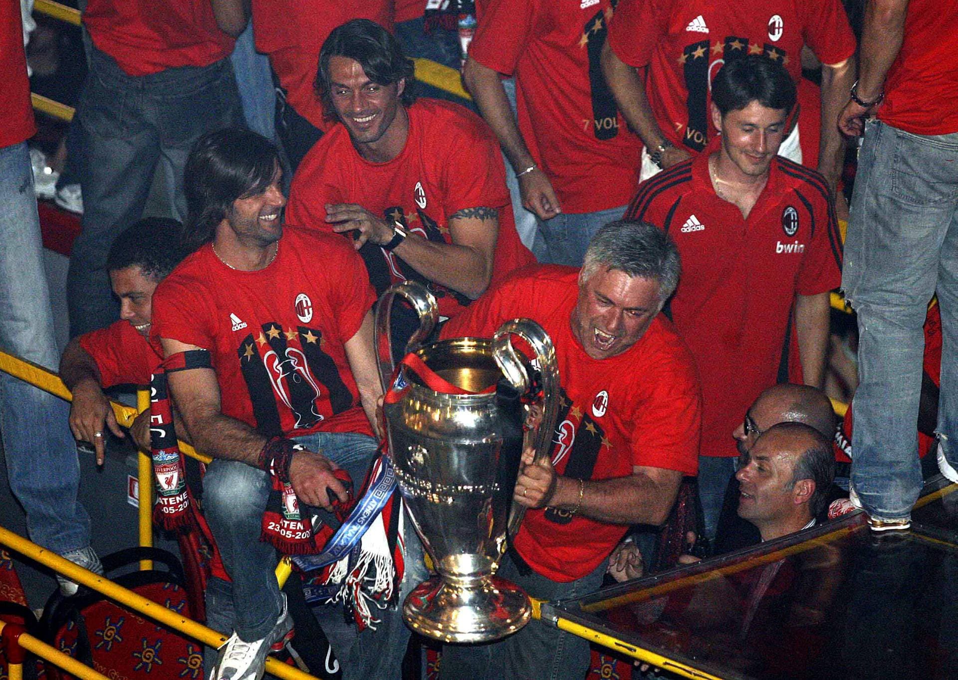 Auch 2005 erreicht Milan das Finale der Königsklasse, unterliegt in einer denkwürdigen Partie dem FC Liverpool trotz 3:0-Führung. Zwei Jahre später gelingt jedoch die Revanche, Coach Carlo gewinnt seinen zweiten Henkelpott und stellt seine Qualitäten als Feierbiest unter Beweis. Wiederum zwei Jahre später endet seine Zeit in Mailand.
