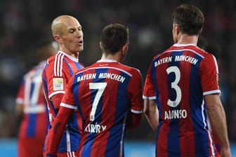 Dürfen auf neue Verträge hoffen: Die Bayern-Routiniers Arjen Robben, Franck Ribery und Xabi Alonso (v.li.n.re).