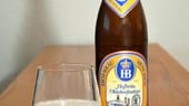 Auch das Hofbräu-Bier hat einen eher wenig prägnanten Charakter – in der Blindverkostung dürfte es für einen Biersommelier schwer sein, es zu erkennen. Doch den Festzelt-Gästen schmeckt's.
