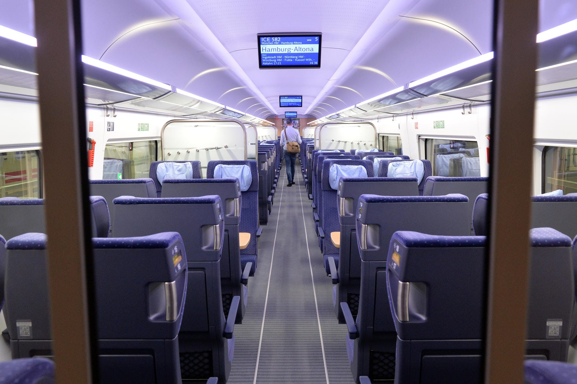 Für die Deutsche Bahn ist der ICE 4 ein "Nutzflächen-Champion", weil er in der zwölfteiligen Ausführung 830 Sitzplätze bietet – der ICE 3 hat höchsten 407.