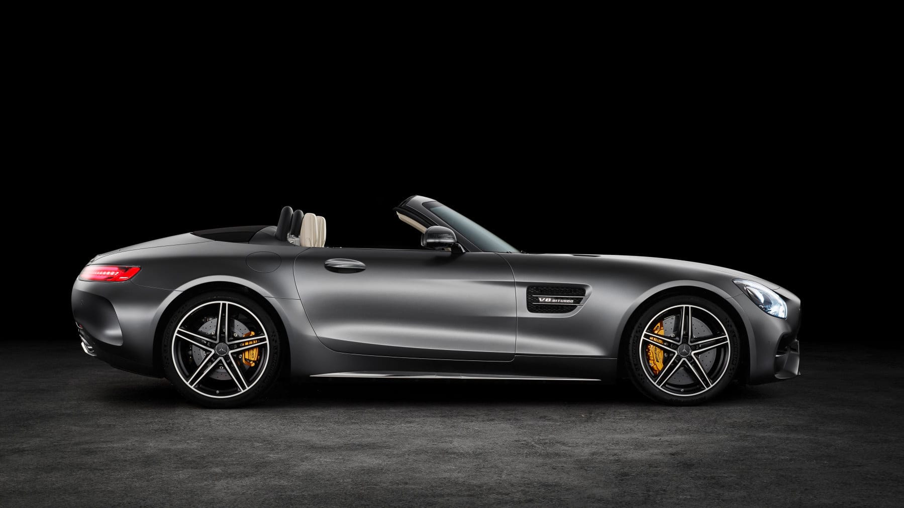 Neuer AMG GT C Roadster feiert Premiere in Paris.