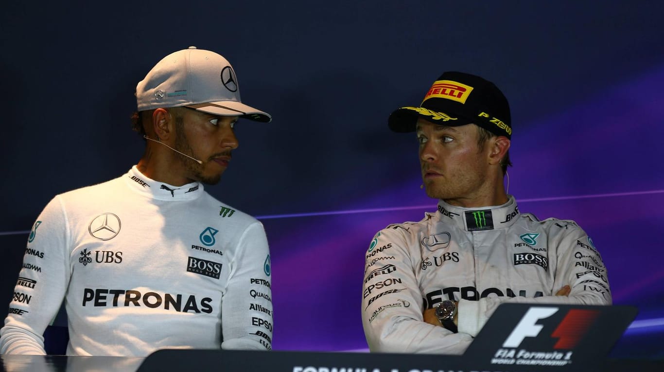 Schau mir in die Augen: Der WM-Kampf zwischen Lewis Hamilton (links) und Nico Rosberg spitzt sich zu.