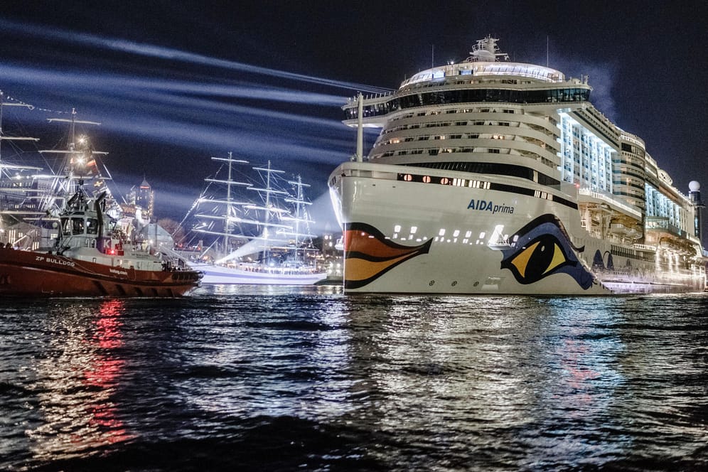 Das Kreuzfahrtschiff "Aida Prima" wird sich aus Hamburg verabschieden.