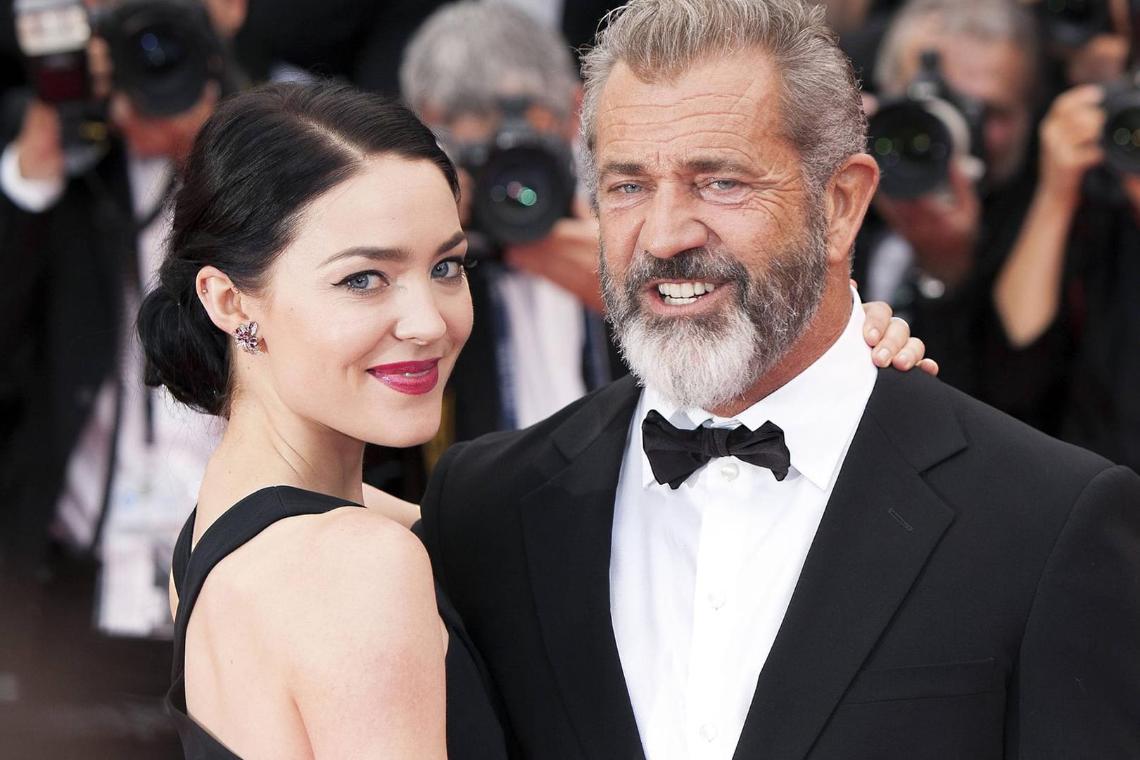 Mel Gibson und seine Freundin Rosalind Ross erwarten ihr erstes gemeinsames Kind.