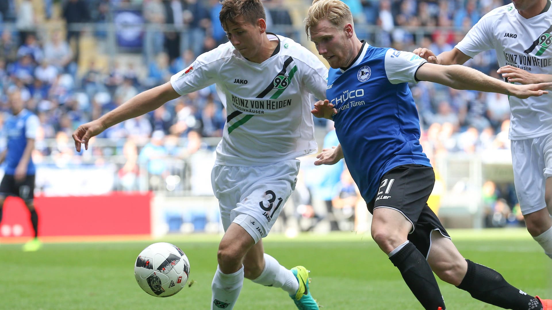 2. Bundesliga, Arminia Bielefeld - Hannover 96 in der Schüco Arena in Bielefeld (Nordrhein-Westfalen).