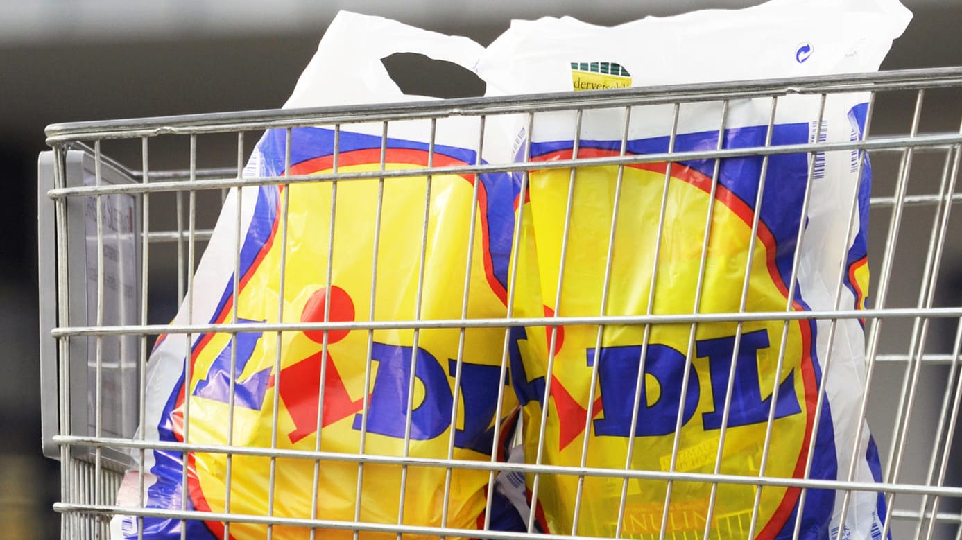 Einkaufstüten aus Plastik sollen künftig auch bei Lidl der Vergangenheit angehören.