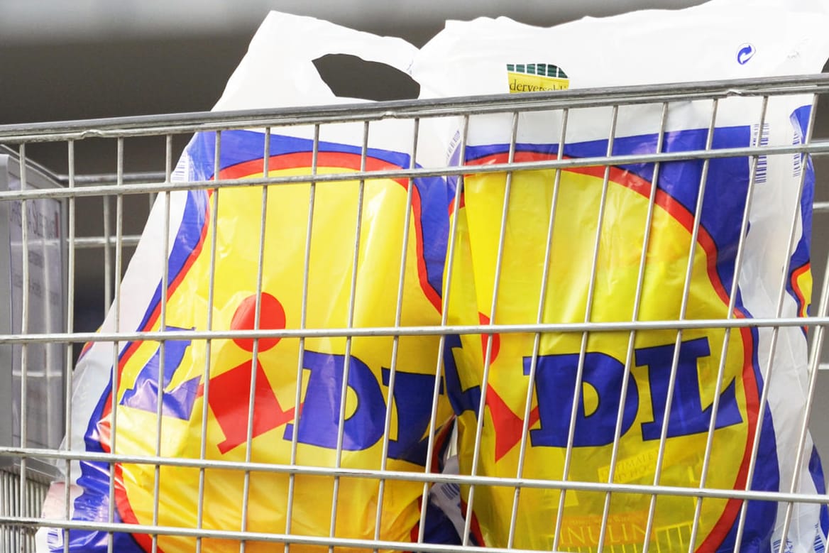 Einkaufstüten aus Plastik sollen künftig auch bei Lidl der Vergangenheit angehören.