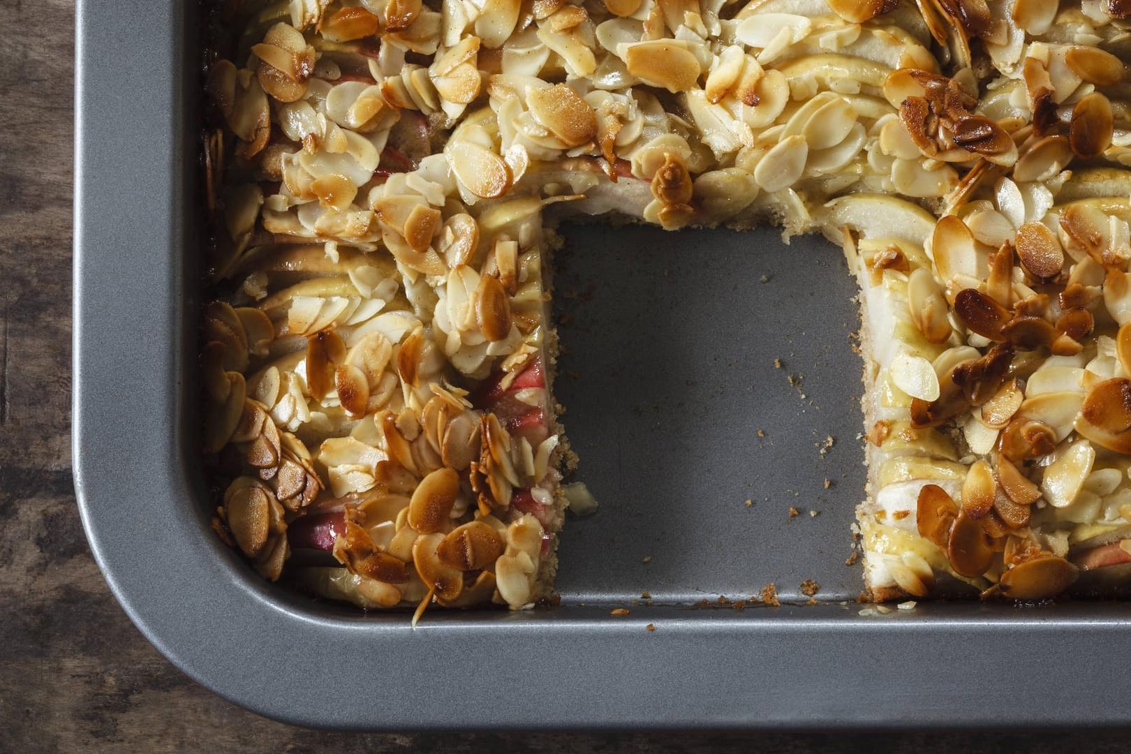 Blechkuchen: Der Herbst ist Apfelzeit und damit die beste Gelegenheit, um einen frischen Apfelkuchen zu backen.