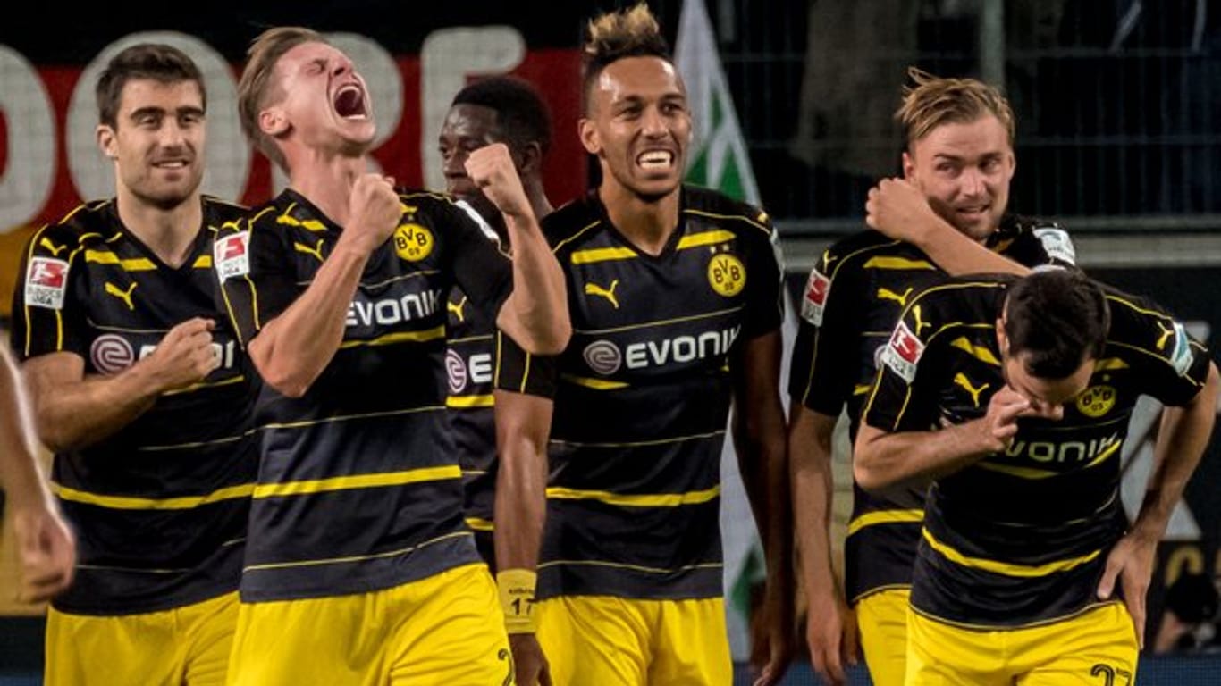 Die Spieler von Borussia Dortmund wollen gegen den SC Freiburg ihren Höhenflug fortsetzen.