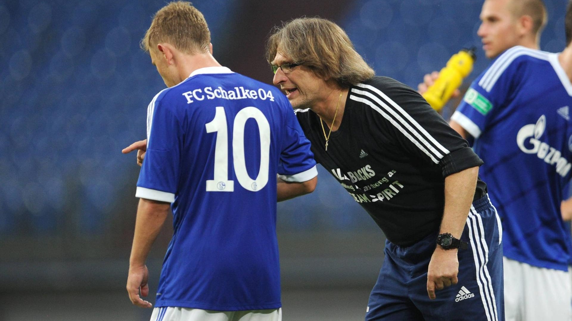 Wegweiser: Trainer Norbert Elgert (rechts) formte auch das Schalker Talent Max Meyer (links). Wegweiser: Trainer Norbert Elgert (rechts) formte auch das Schalker Talent Max Meyer (links).
