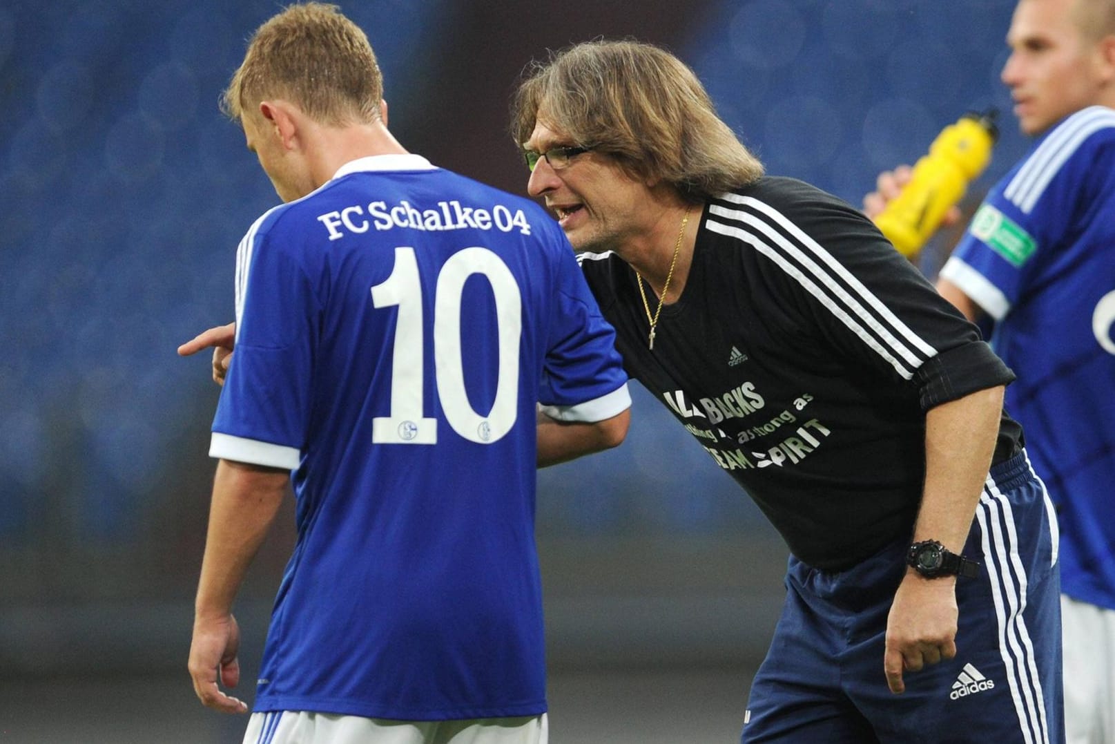 Wegweiser: Trainer Norbert Elgert (rechts) formte auch das Schalker Talent Max Meyer (links).