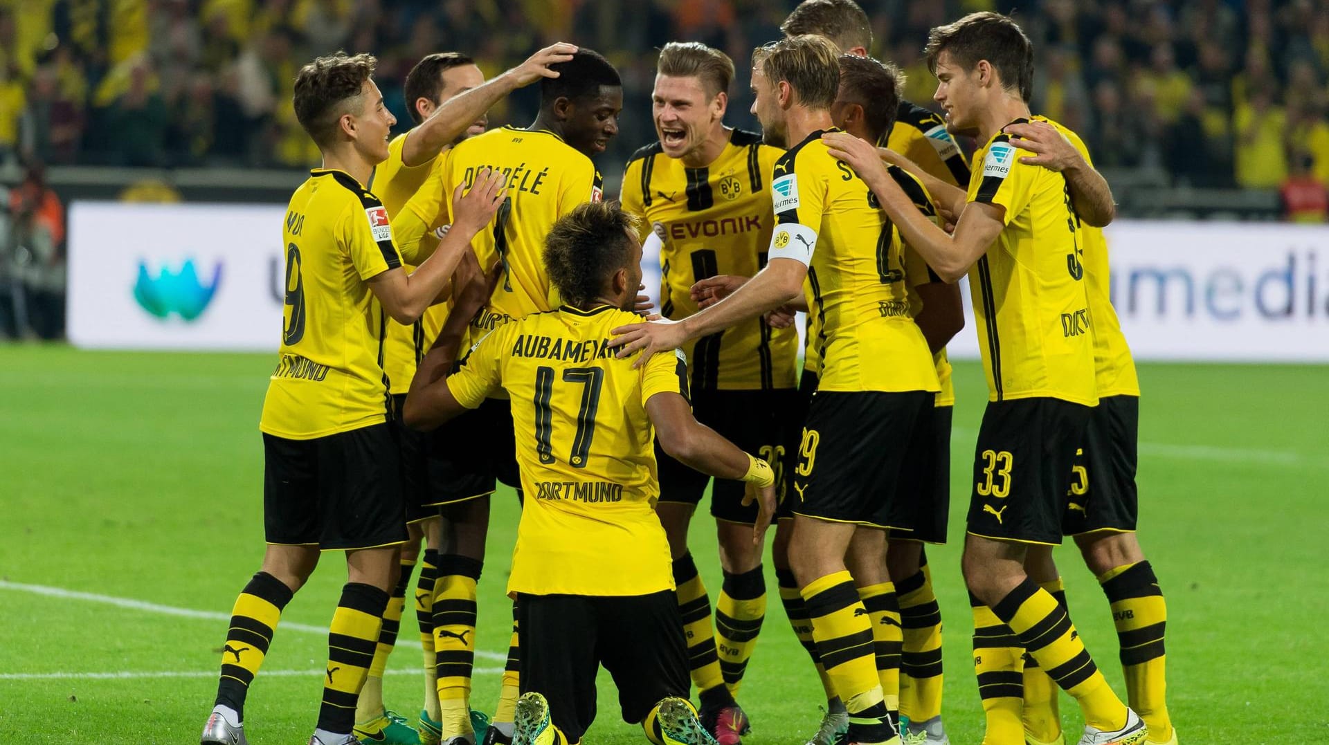 In Jubelstimmung: Die Spieler von Borussia Dortmund freuen sich über den nächsten Sieg in der Fußball-Bundesliga.