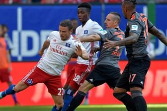 Hamburgs Nicolai Müller (li.) und Bayerns Franck Ribéry im intensiven Zweikampf.