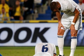 Enttäuscht: Real-Torschütze Karim Benzema (re.) und Nacho Fernandez beim 2:2 bei Las Palmas.