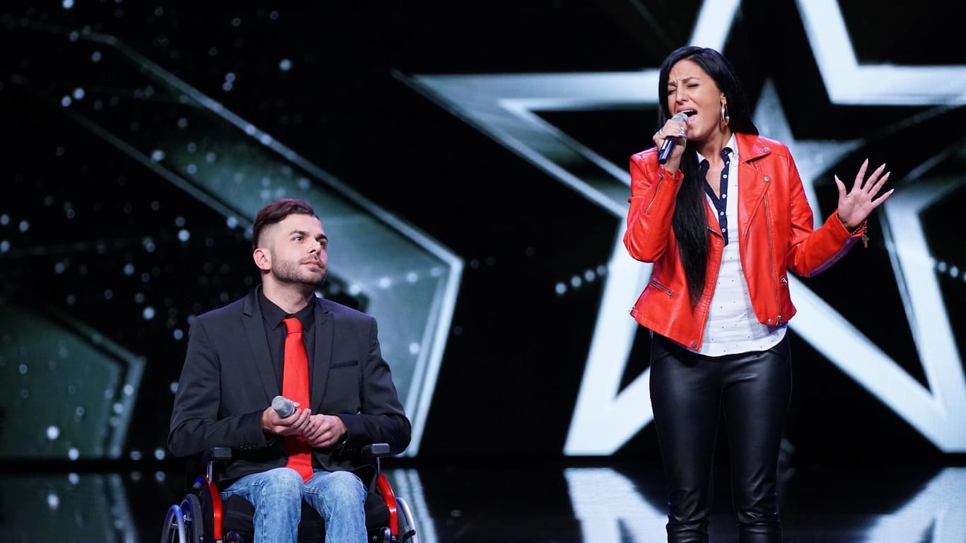 Ricco und Klaudia singen in der RTL-Show "Das Supertalen" den Lara-Fabian-Song "Je t'aime".