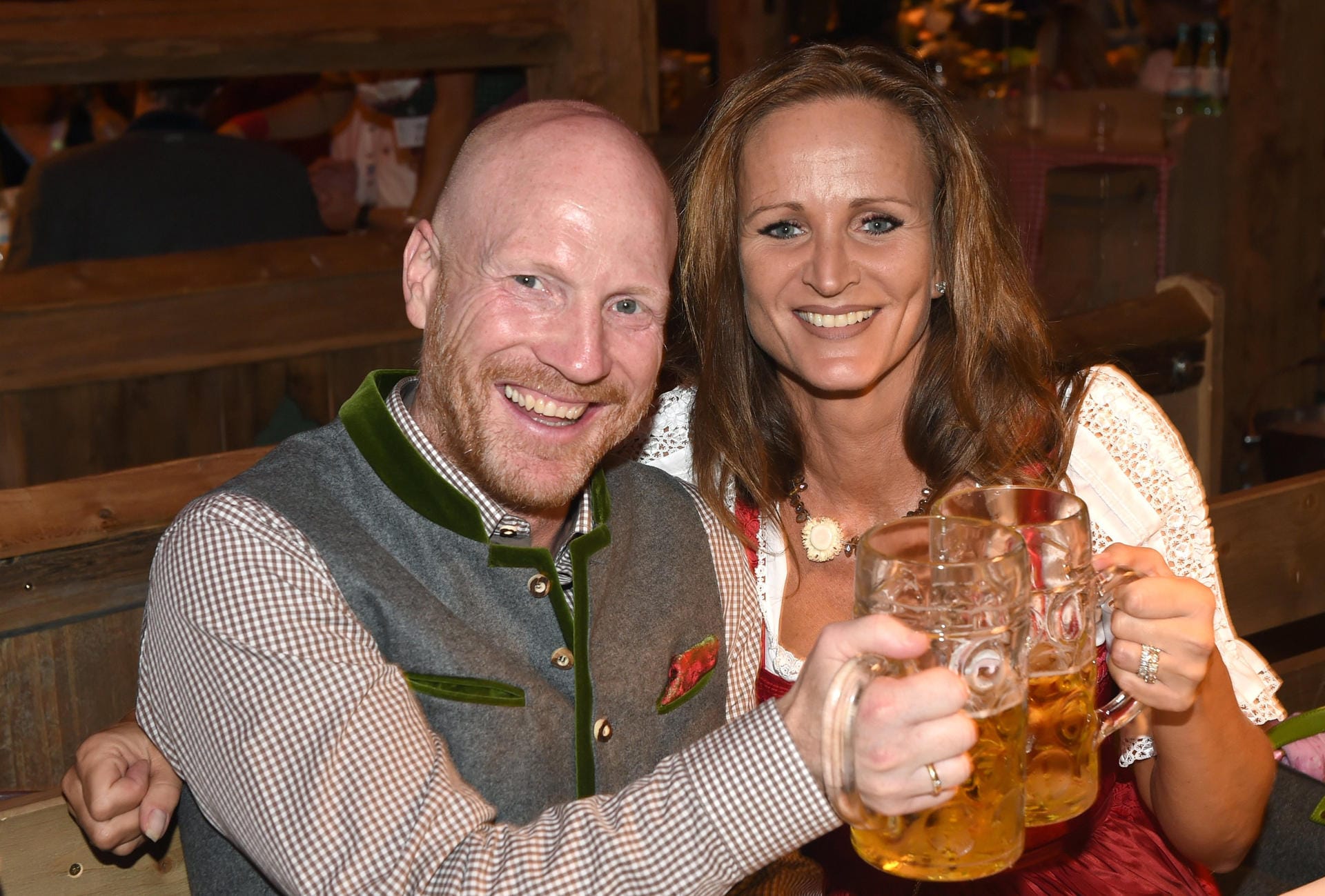 Ebenfalls im Käferzelt feierten Matthias Sammer, früherer Sportvorstand des FC Bayern München, und seine Ehefrau Karin.