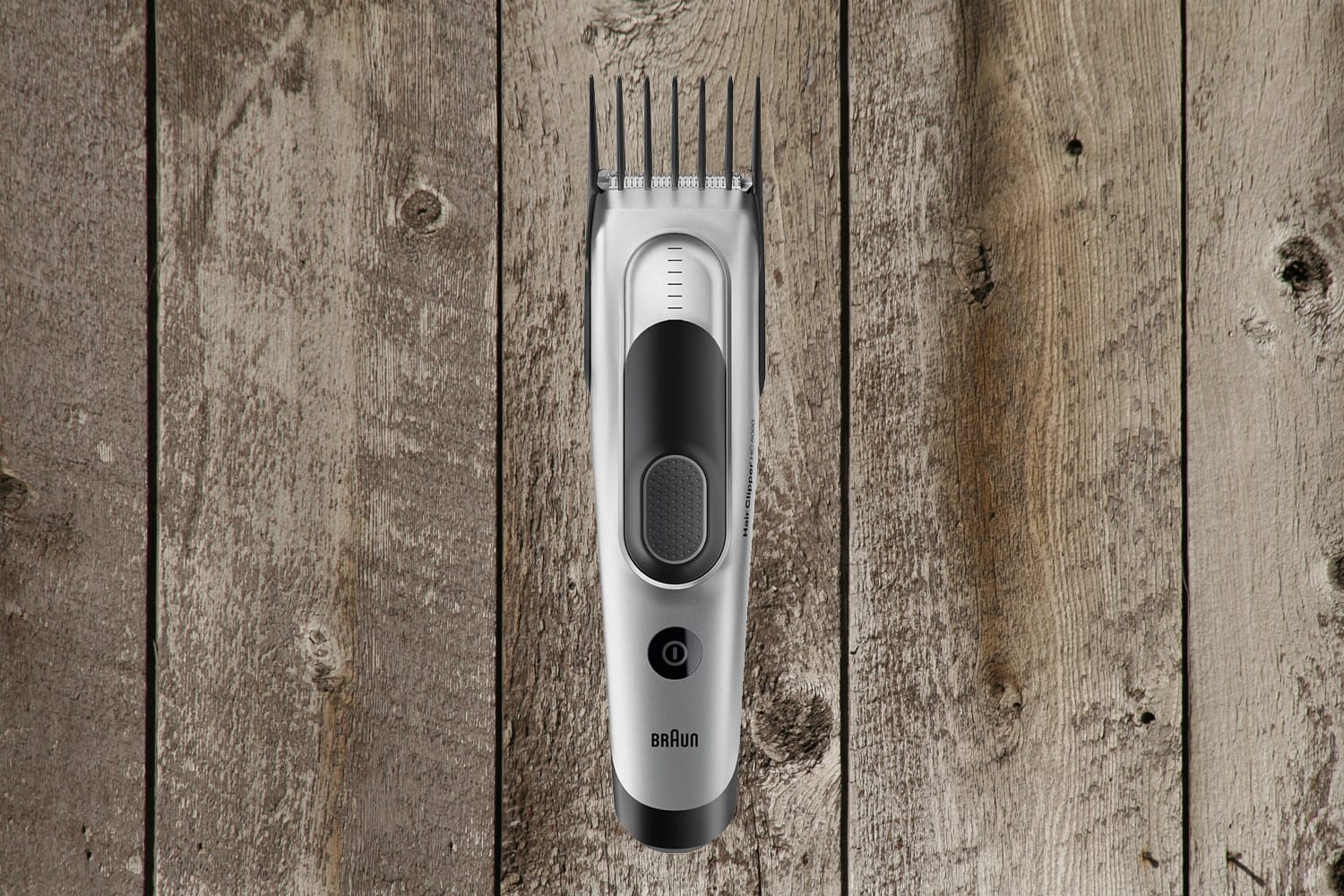 Der Braun Haarschneider HC5090 (um 70 Euro) kommt mit zwei Kammaufsätzen (3-25 Millimeter und 14-35 Millimeter) und lebenslang scharfen Klingen für den perfekten Haarschnitt, ob raspelkurz oder etwas länger.