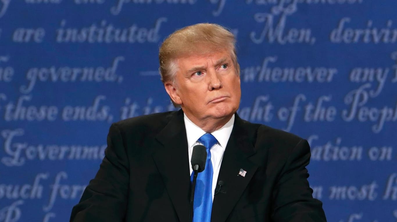 Eine Verschwörung? Donald Trump beschwerte sich nach dem TV-Duell über ein defektes Mikrofon.