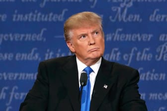 Eine Verschwörung? Donald Trump beschwerte sich nach dem TV-Duell über ein defektes Mikrofon.