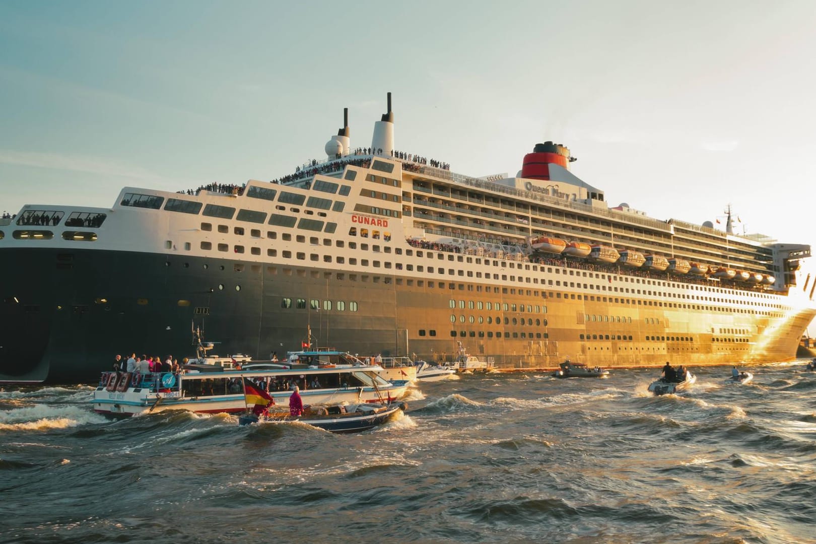 Die "Queen Mary 2" setzt sich in der Kategorie der großen Schiffe an die Spitze.