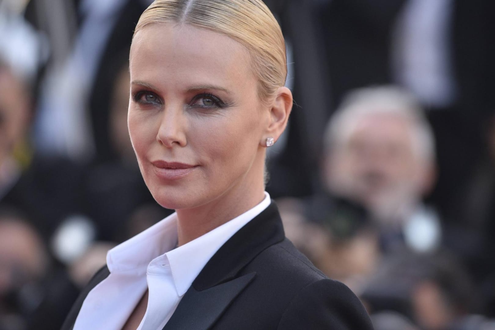 Im Mai zeigte sich Charlize Theron noch von ihrer zierlichen Seite.