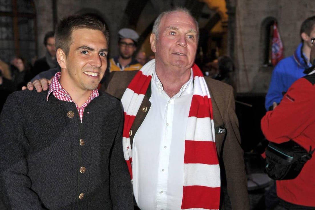 Uli Hoeneß (re.) hält große Stücke auf Philipp Lahm.