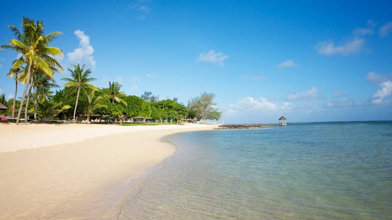 An einem traumhaften Strand gelegen ist das "Hotel Tamasso" auf Mauritius.