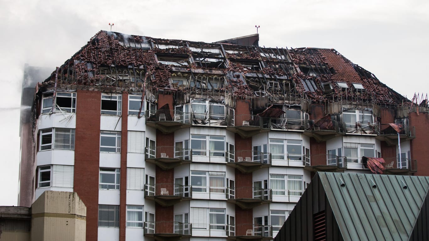 Die oberen Stockwerke des Universitätsklinikums Bergmannsheil sind nach dem Brand völlig zerstört.