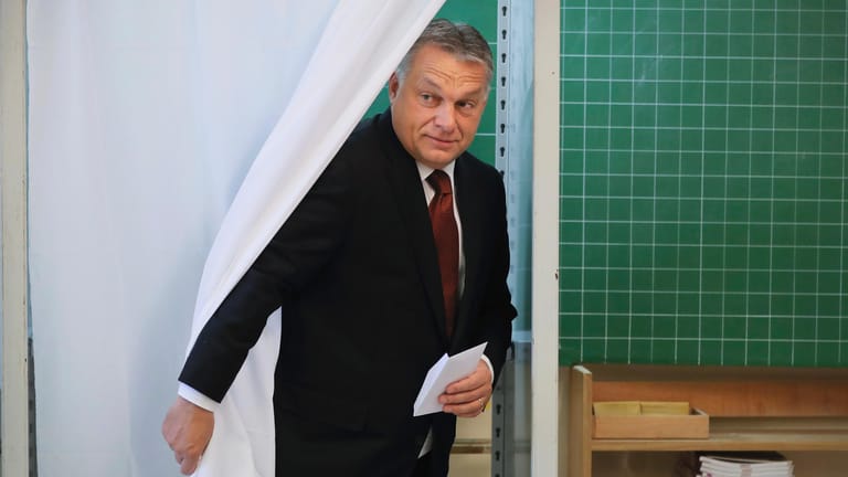 Der ungarische Ministerpräsident Viktor Orban war einer von nur rund 45 Prozent der Wahlberechtigten, die bei dem Referendum abstimmten.