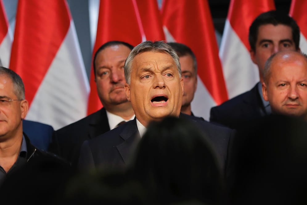 Der ungarische Ministerpräsident Viktor Orban feiert das von ihm initiierte, aber gescheiterte Referendum als Erfolg.