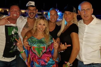 Prinz Marcus von Anhalt, Ben Tewaag, Dolly Dollar, Frank Stäbler, Natascha Ochsenknecht und Mario Basler auf Ibiza.