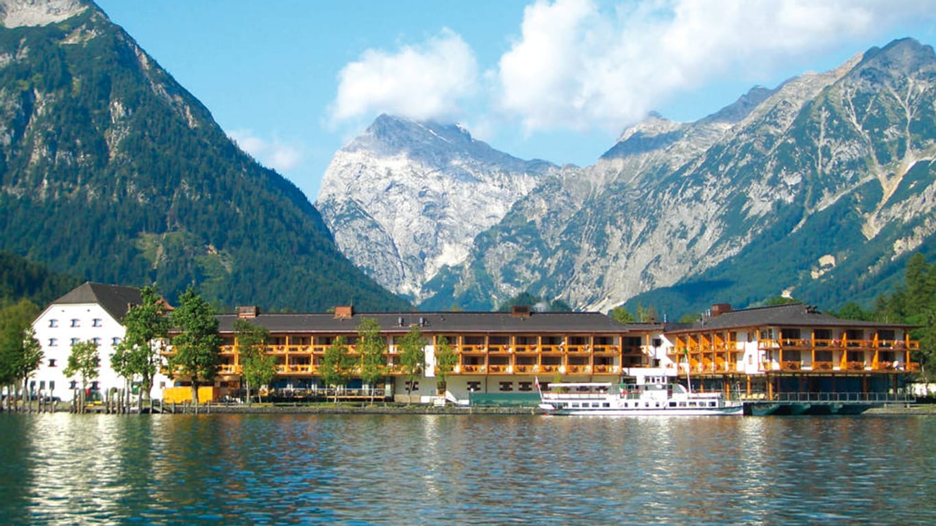Das 4-Sterne-Superior-Hotel "Travel Charme Fürstenhaus" liegt direkt am Achensee.
