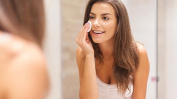 Hautreinigung: Die Gesichtspflege spielt eine entscheidende Rolle für gesunde Haut.