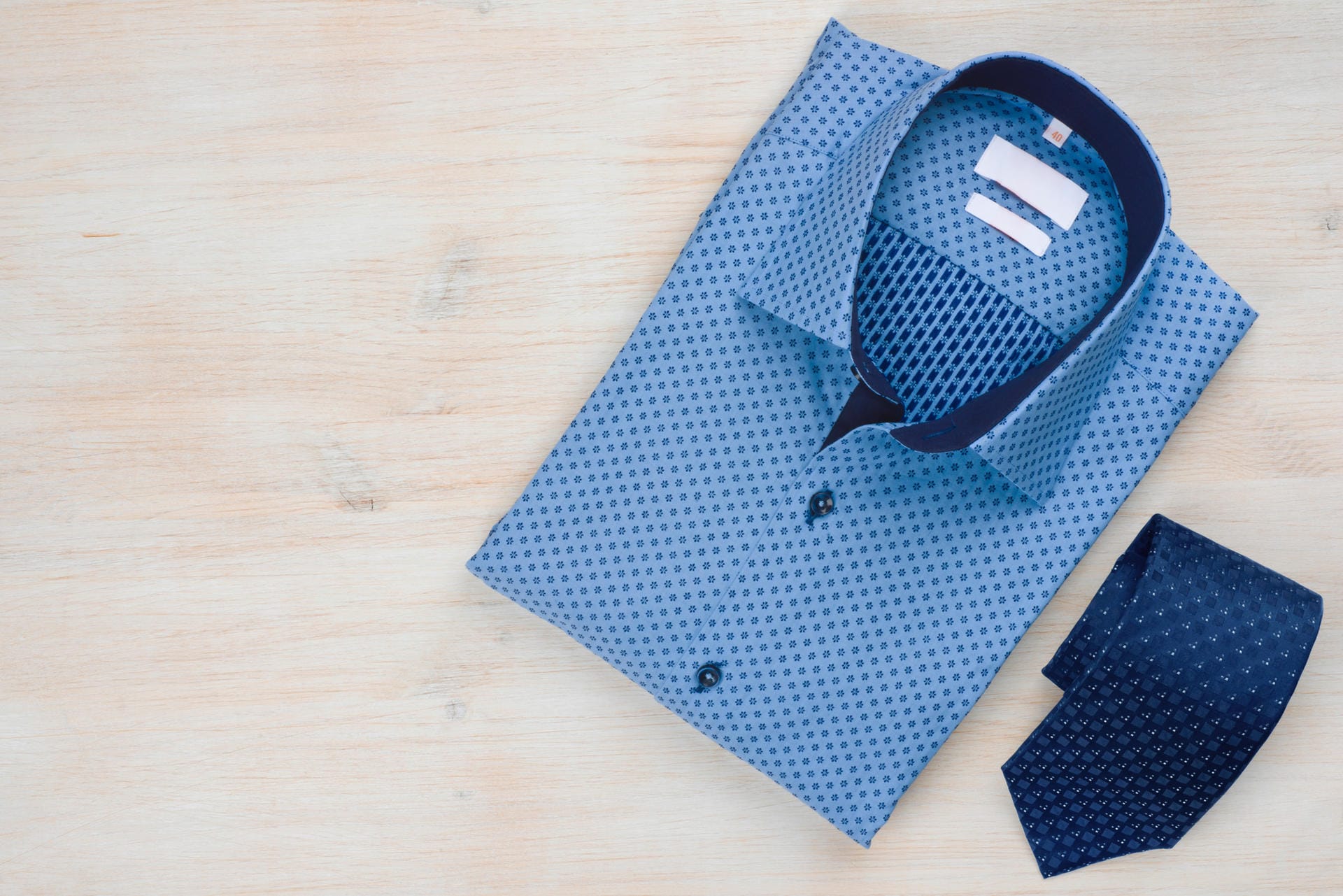 Ein Träger blauer Krawatten ist seriös, sportlich, leider aber auch etwas langweilig.