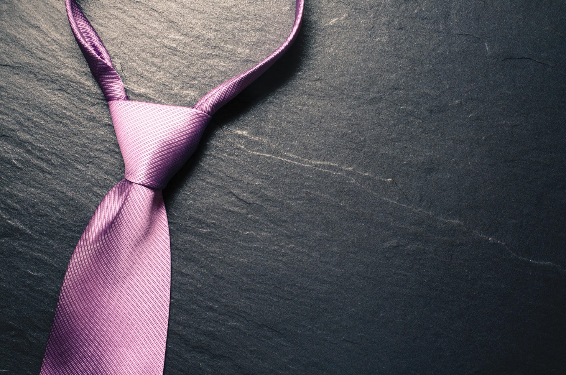 Ein Schlips in Violett tragen eher Kleriker, verträumte Mystiker oder kreative Geister.